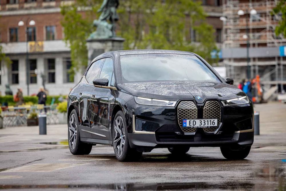 Svart BMW iX xDrive40
